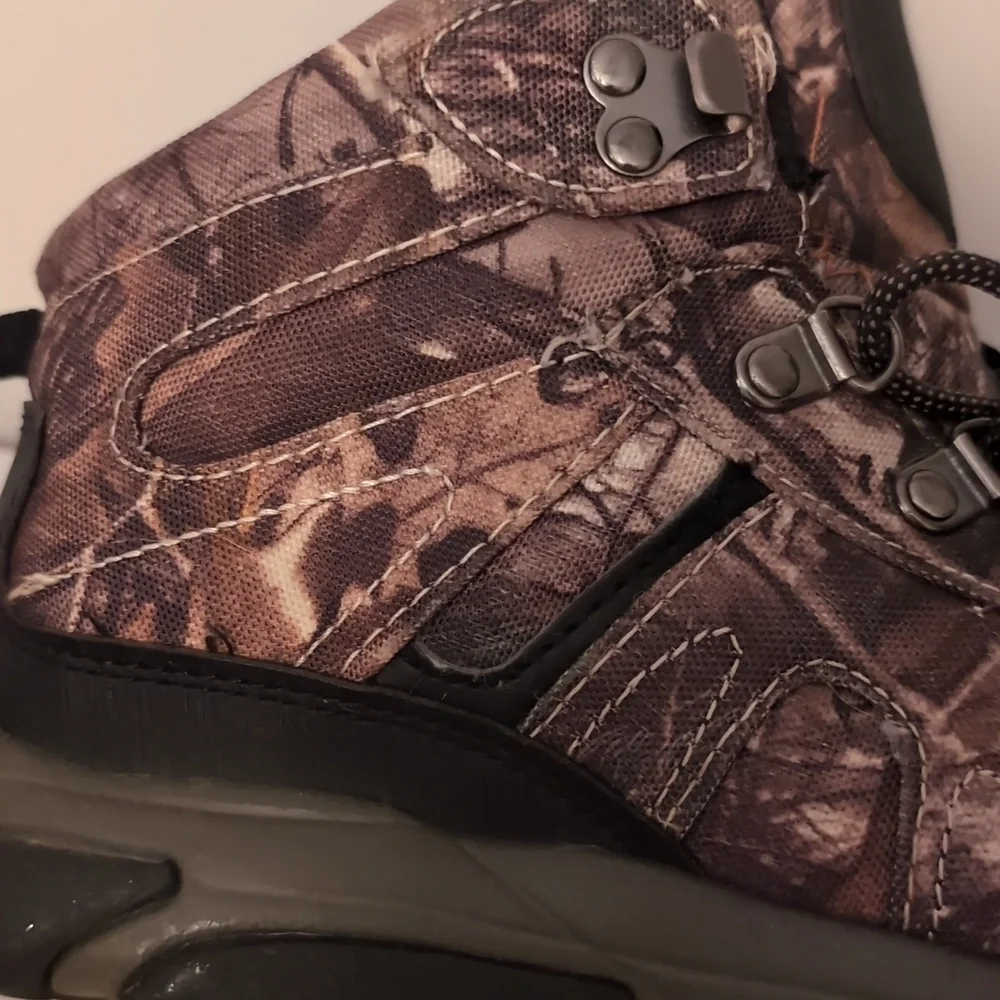 Realtree Boys Camouflage Outdoor Hiking Boots. Lace Up. Size 5